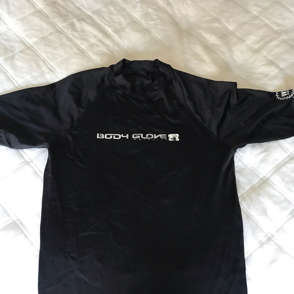 Men’s Medium Body Glove Rash Guard
